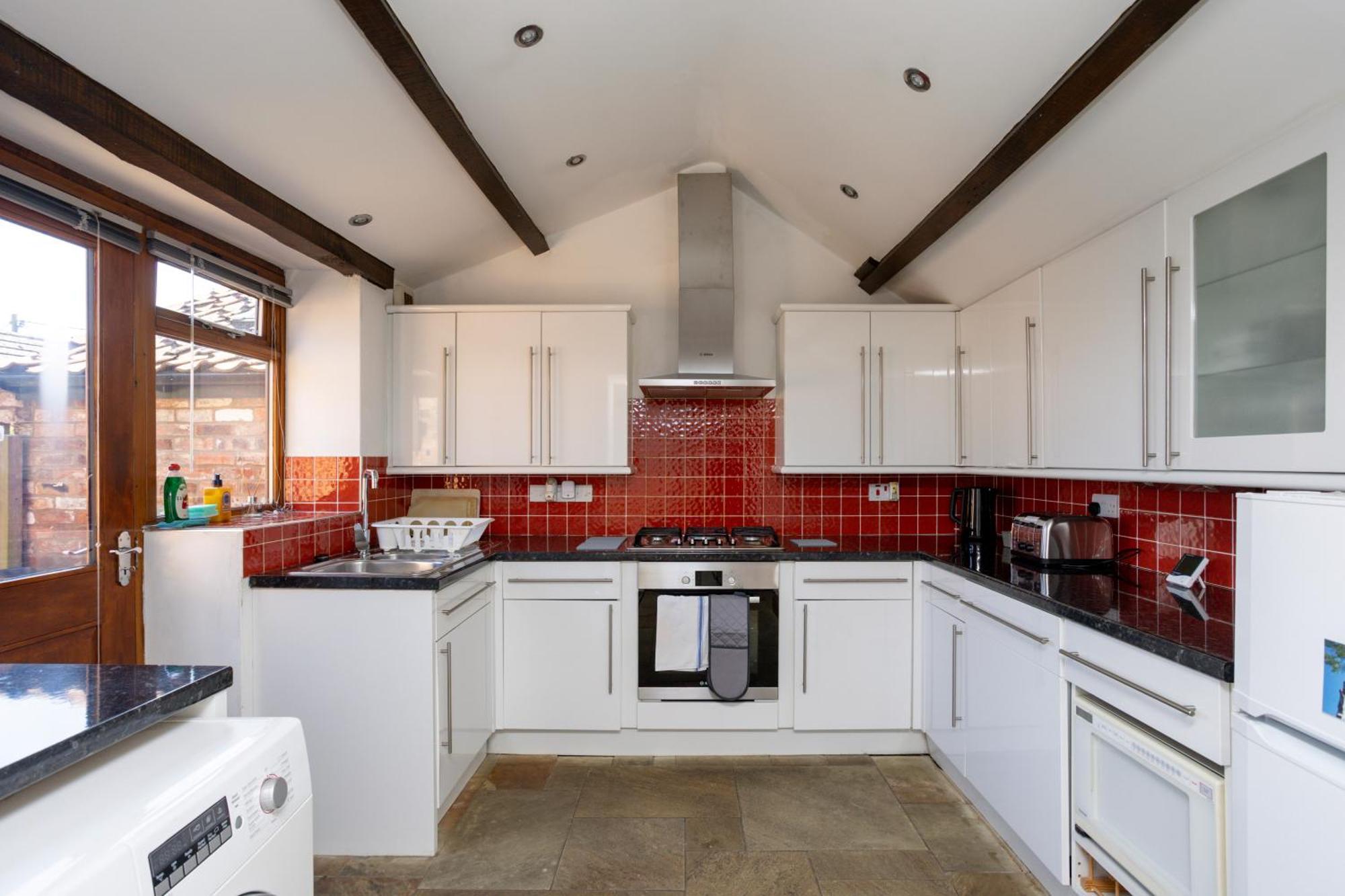Apartment Isabella Place In - 3 Bed Property, 2 Double Beds, 1 Large Double Bed, Ideal For Families *