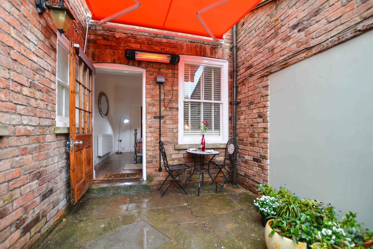 The Location- 1 Free Private Parking Space - 60 Second Walk 2 Minster!
