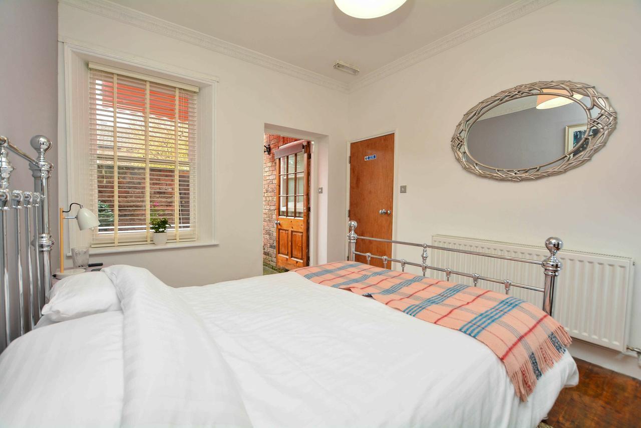 Apartment The Location- 1 Free Private Parking Space - 60 Second Walk 2 Minster! *