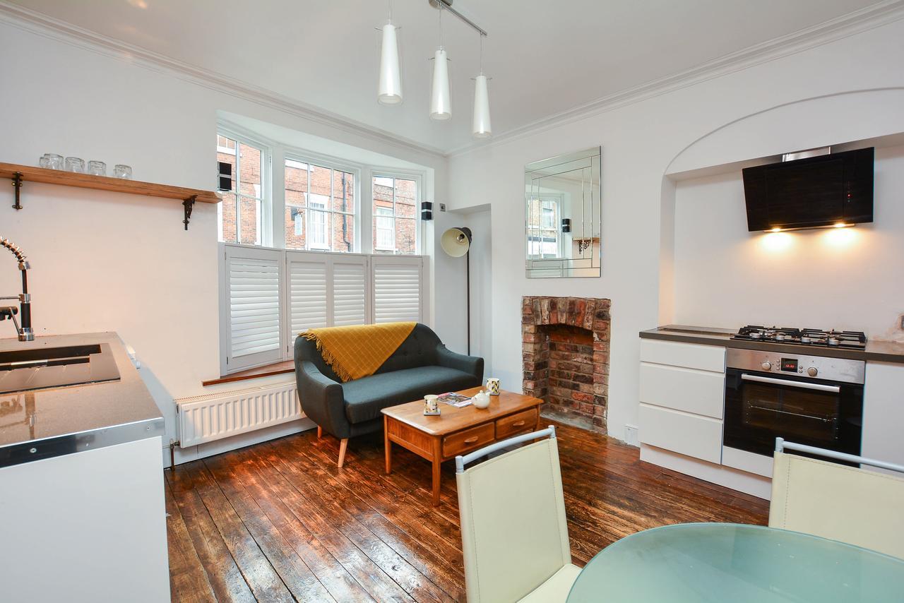 The Location- 1 Free Private Parking Space - 60 Second Walk 2 Minster! * York