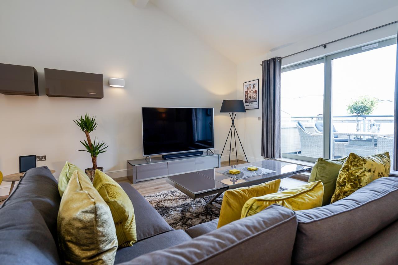 Apartment The Penthouse By The River York