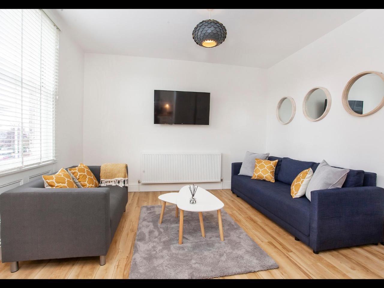 5 Blue Bridge Court * York