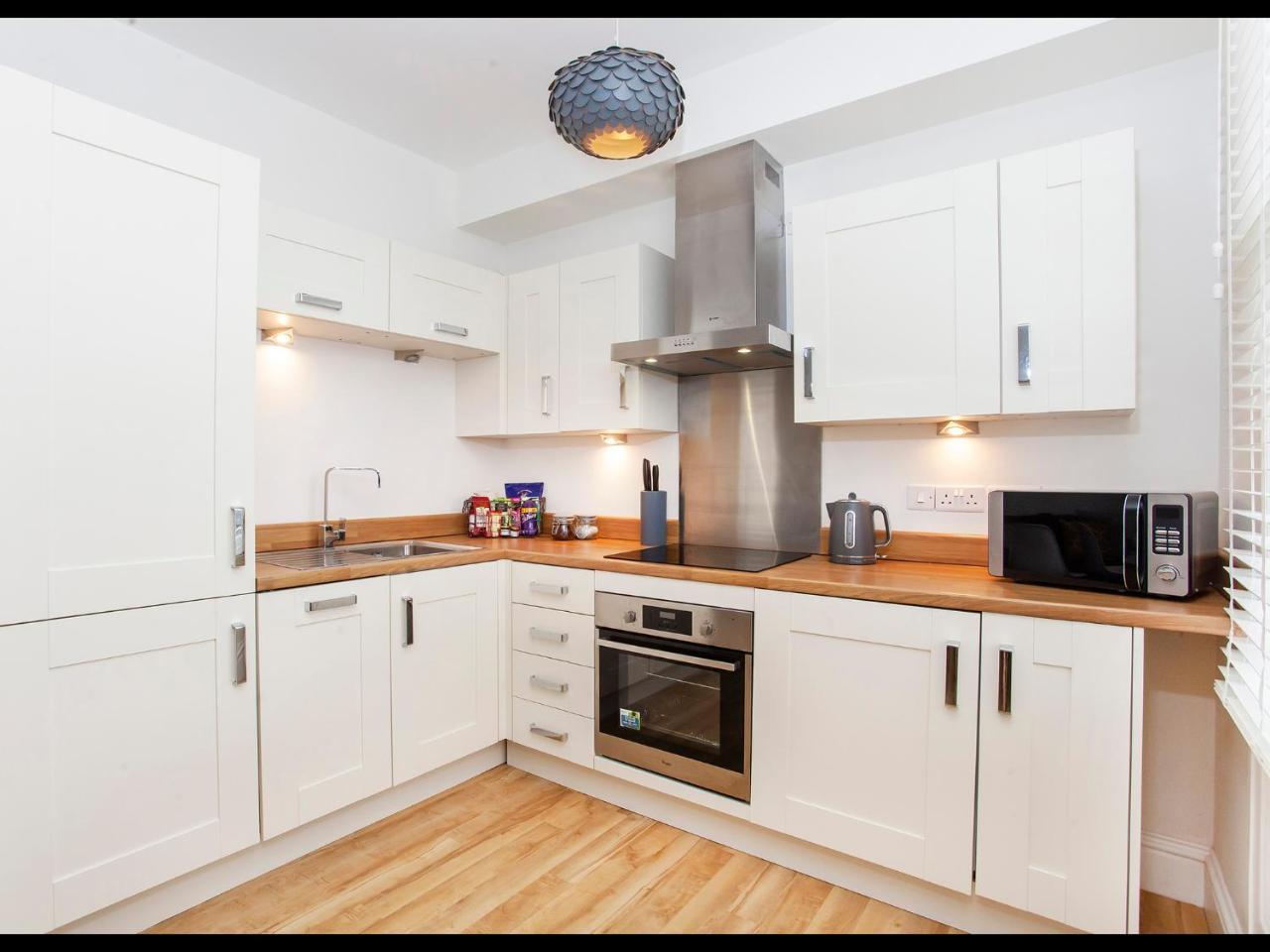Apartment 5 Blue Bridge Court *