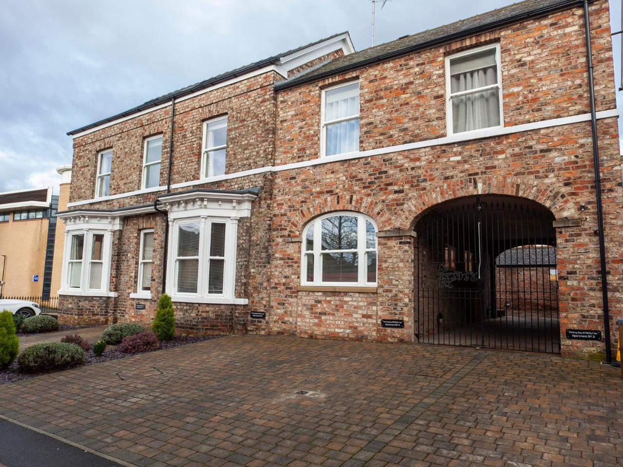 5 Blue Bridge Court *