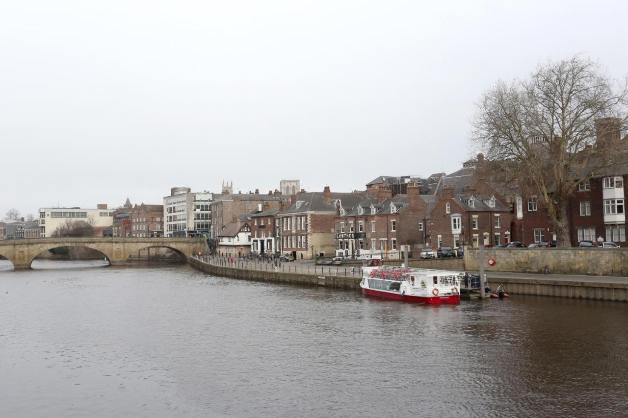Apartment Emperors Wharf 2 Bedroom *