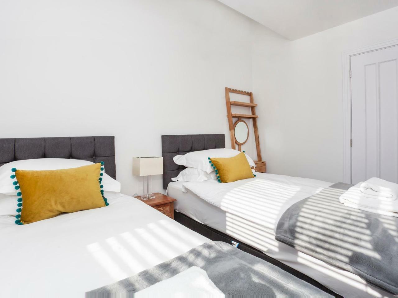White House Apartments-free Parking 1 Car Per * York