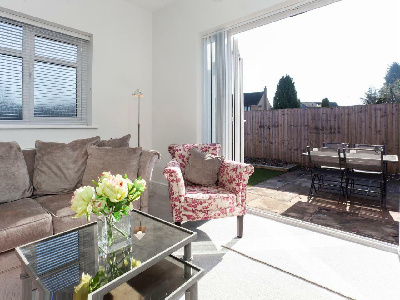 White House Apartments-free Parking 1 Car Per * York