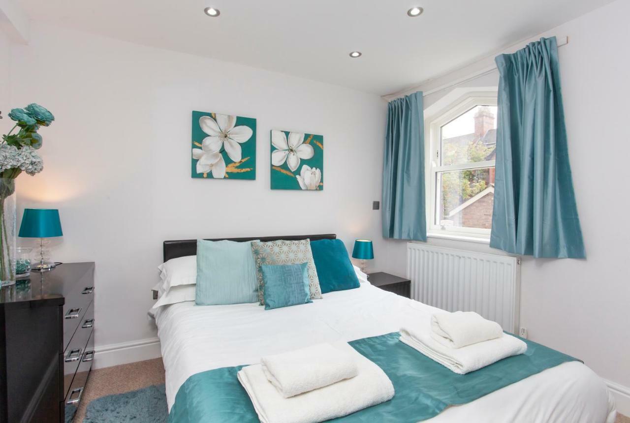 Apartment 4 The Keyes- Stunning & Stylish With Free Parking *