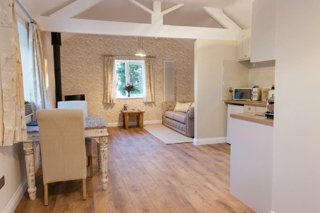Holiday home Thrush Nest - Wren Sleeps 4, 2 Bedrooms & Stable Sleeps 2, 1 Bedroom *