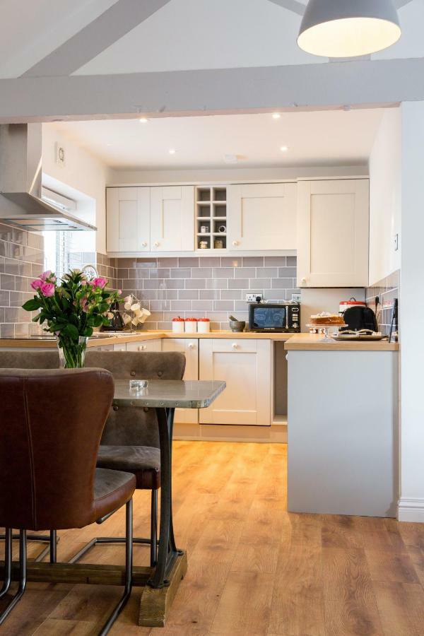 Thrush Nest - Wren Sleeps 4, 2 Bedrooms & Stable Sleeps 2, 1 Bedroom York