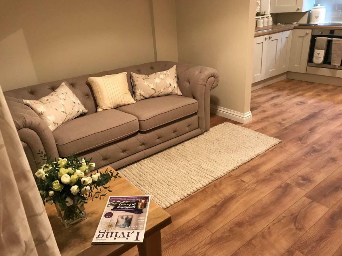 Thrush Nest - Wren Sleeps 4, 2 Bedrooms & Stable Sleeps 2, 1 Bedroom Holiday home *