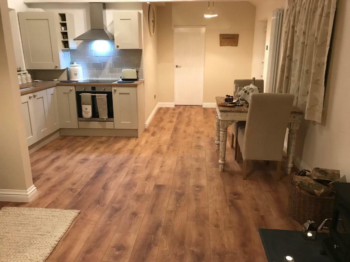 Thrush Nest - Wren Sleeps 4, 2 Bedrooms & Stable Sleeps 2, 1 Bedroom * York