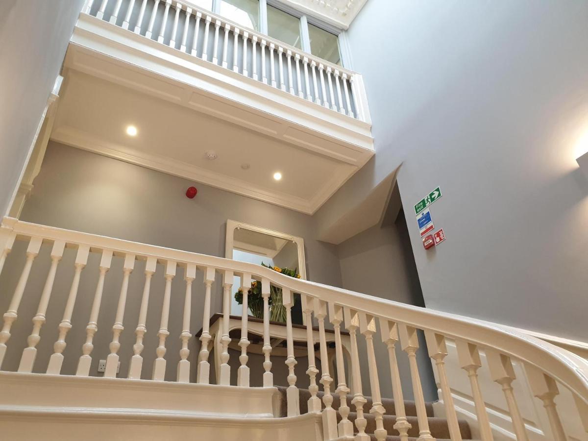 3, 71 Micklegate, *