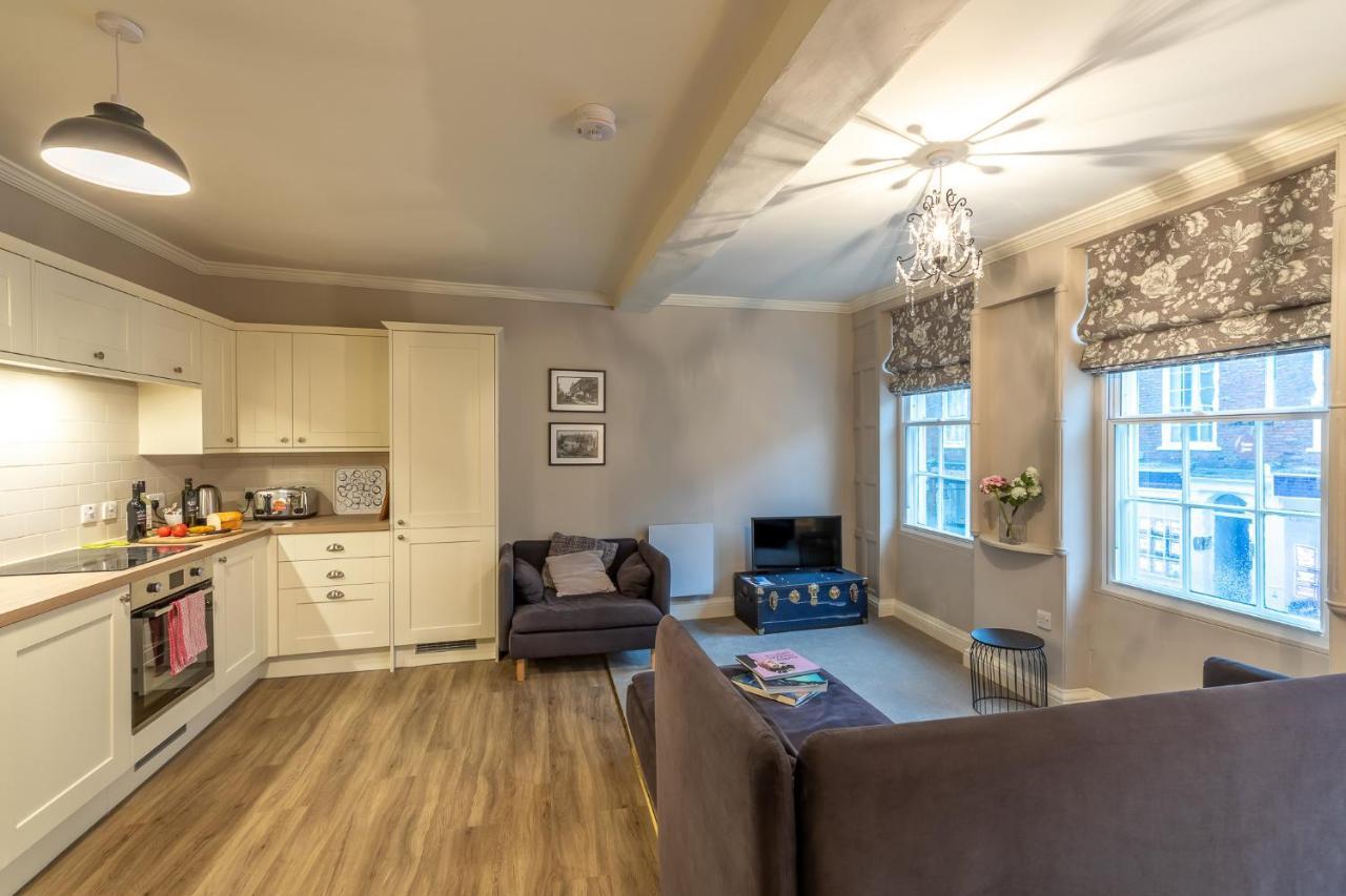 Apartment 3, 71 Micklegate, *