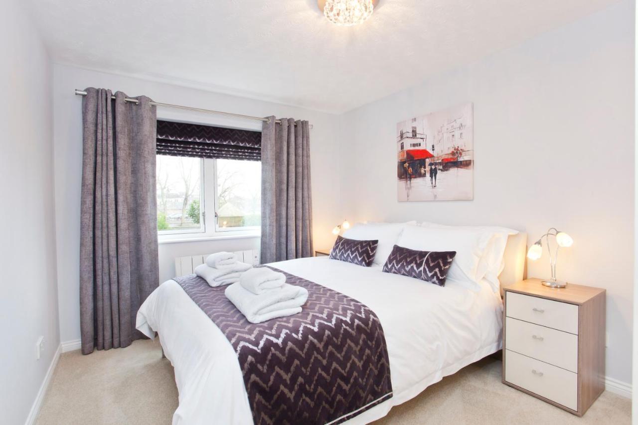 82 Postern Close Apartment *