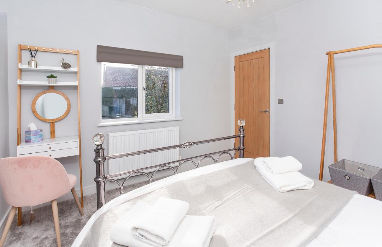 The Luxury Potting Shed With Free Parking! Apartment York